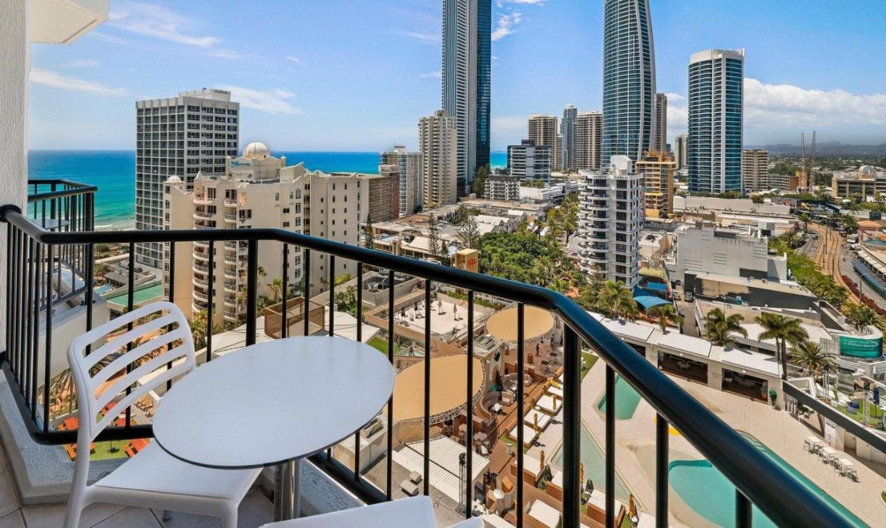 Hotel Apartments On 22 View Avenue, Surfers Paradise โกลด์โคสต์ ภายนอก รูปภาพ