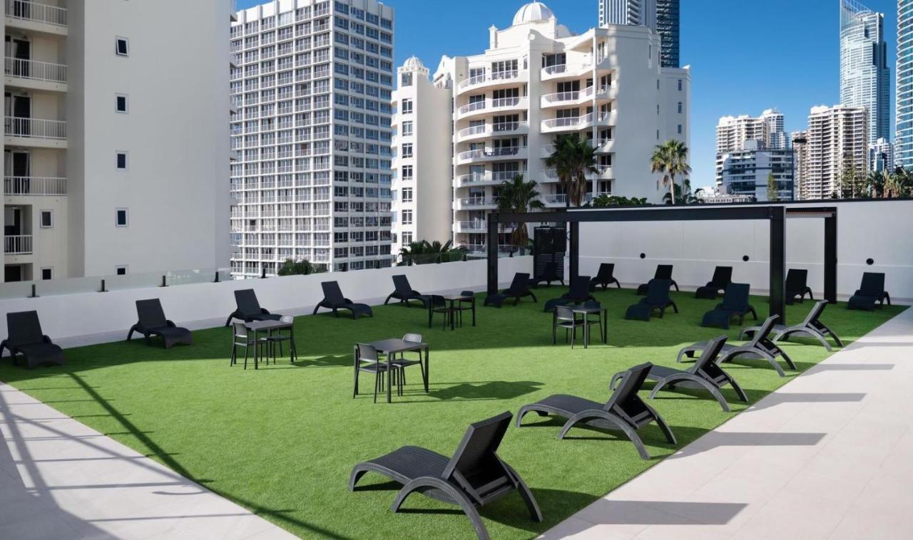 Hotel Apartments On 22 View Avenue, Surfers Paradise โกลด์โคสต์ ภายนอก รูปภาพ