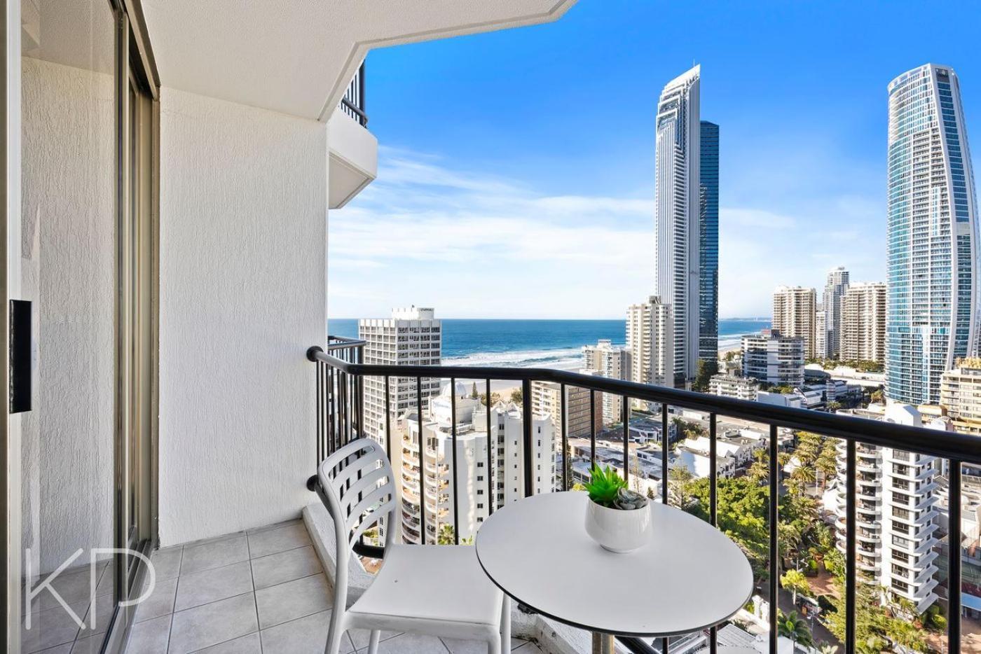 Hotel Apartments On 22 View Avenue, Surfers Paradise โกลด์โคสต์ ภายนอก รูปภาพ